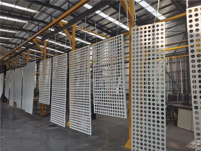 Perforated Aluminum Panel manufacture (4)
